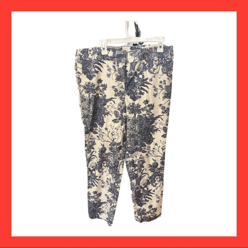 Floral pattern ankle pants